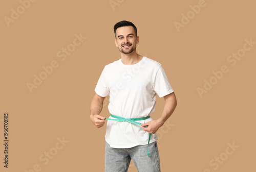 Handsome sporty young man m...