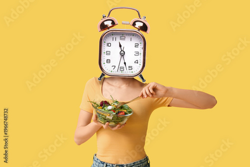 Young woman with fresh vege...