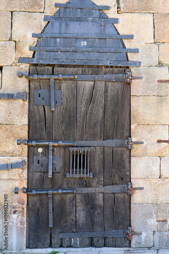 Gate of the old prison. Ponte de Lima (Portugal), March 30, 2026. Built by King Manuel I in the 14th century, it formed part of the town's walled structure. It served as the prison for the region.