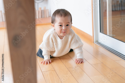 Tableau sur toile ハイハイをする赤ちゃん