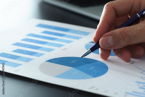 Fotografía Market research reports with graphs and pie charts