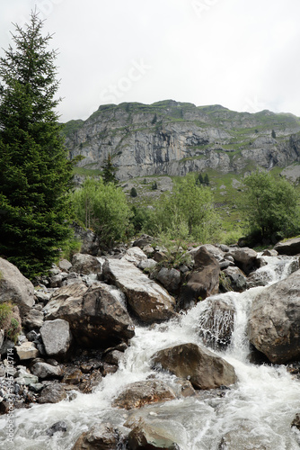 Wasserfall in den Schweizer Alpen
