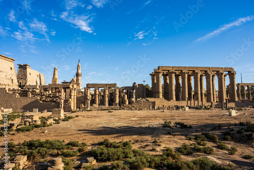 Tableau sur toile Ancient columns and statues at Luxor Temple in Egypt