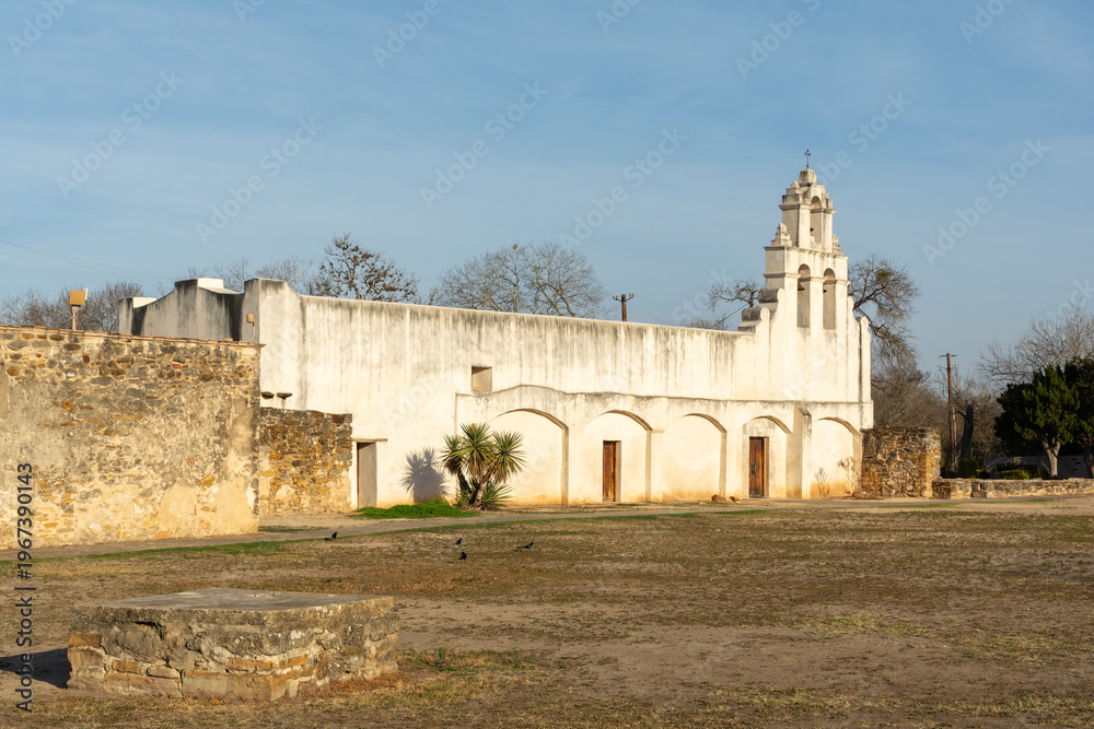 Obraz premium Exterior of the church at Mission San Juan, completed in 1772, at the San Antonio Missions National Park in San Antonio, Texas, USA.