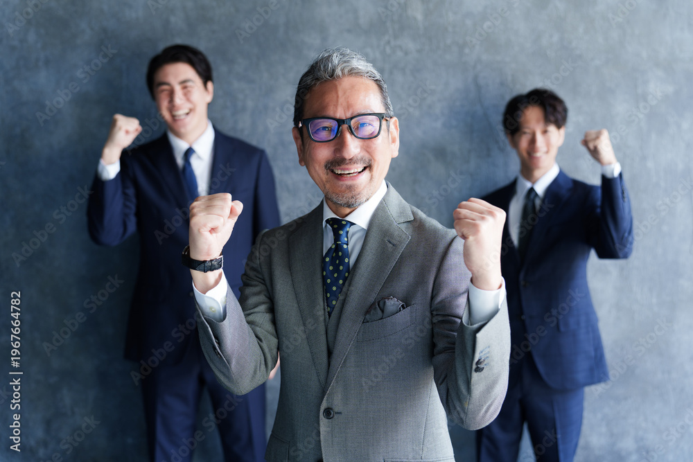 custom made wallpaper toronto digitalガッツポーズをするビジネスマンと部下