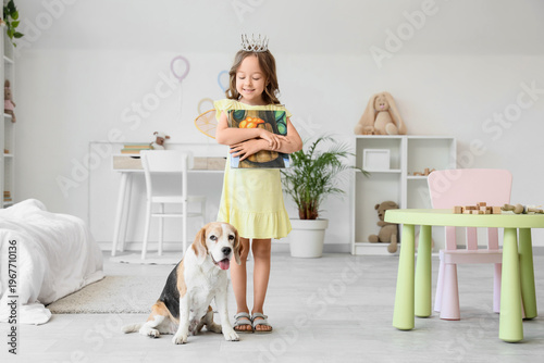 Cute little girl with Beagl...
