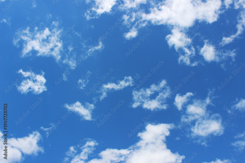 Obraz premium Blue sky with white clouds background, clear weather copy space