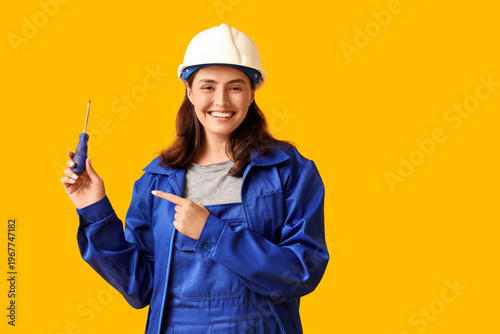 Young female construction w...
