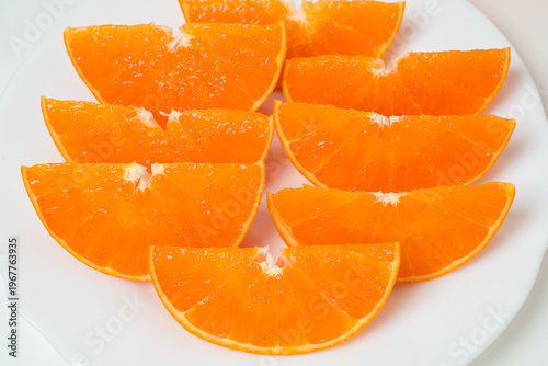 「せとか」という名称の少し大きく高級なミカン、愛媛県の特産品で濃厚な味わいの柑橘類