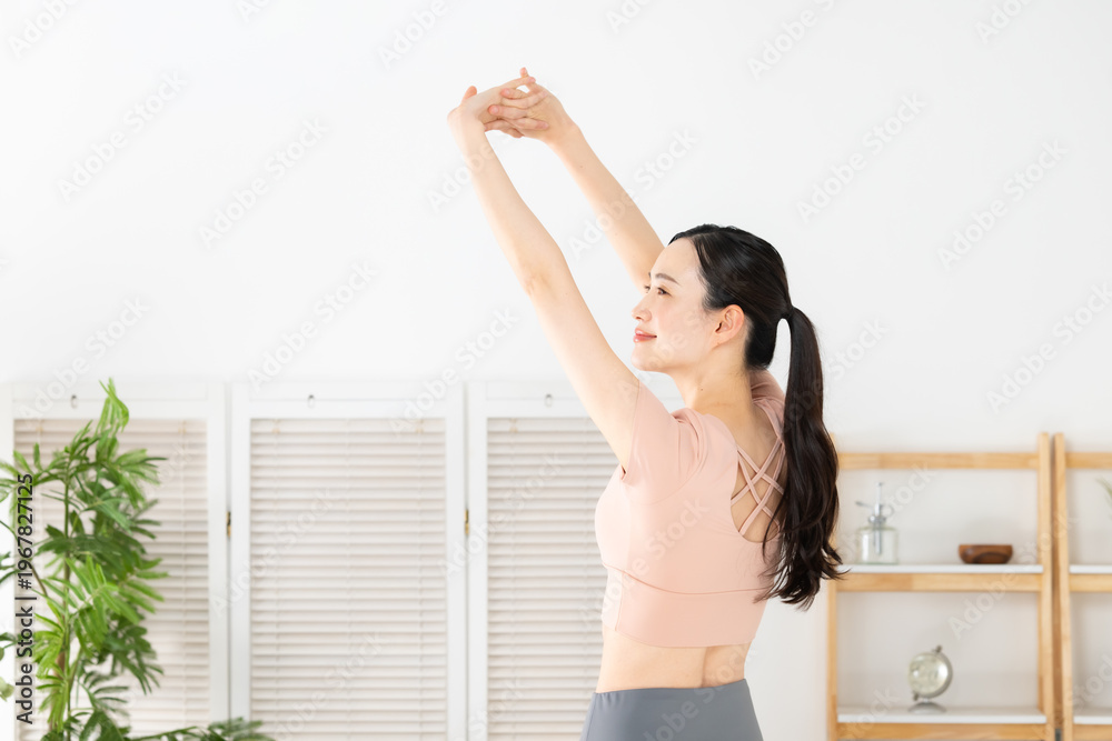 Naklejka premium ストレッチをする女性