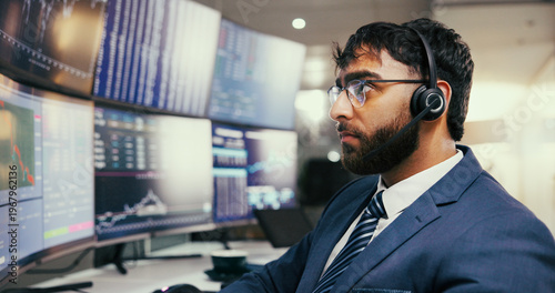 Obraz na płótnie Computer screen, trading and businessman in office at night for charts, graphs or stock market