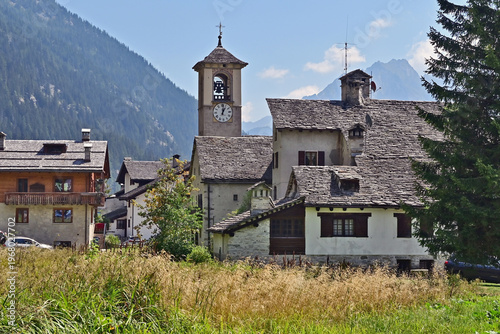 Obraz na plátně Macugnaga, le tipiche case Walser di Macugnaga, Verbano Cusio Ossola, Piemonte,