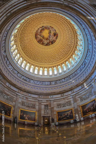 Fotografi WASHINGTON DC, USA - SEPTEMBER 4, 2018: Interior of the Washington Capitol hill dome
