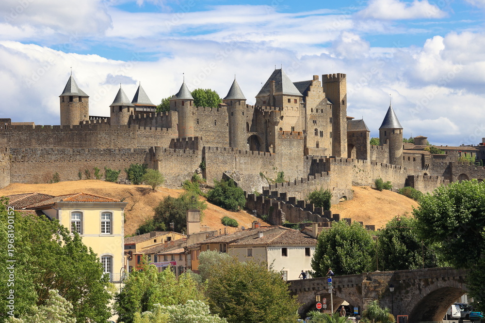 Ταπετσαρία Explore the fortified medieval city of Carcassonne in France.