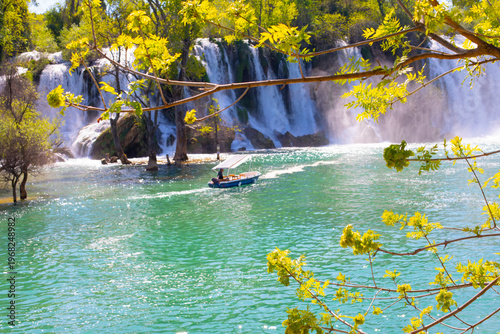 Foto Kravica Falls is a large tuff waterfall on the Trebižat River in the karst region of Herzegovina, Bosnia and Herzegovina