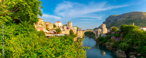 Fotografía The Mostar Bridge (Bosnian: Stari Most) is a bridge over the Neretva River in the city of Mostar, Bosnia and Herzegovina