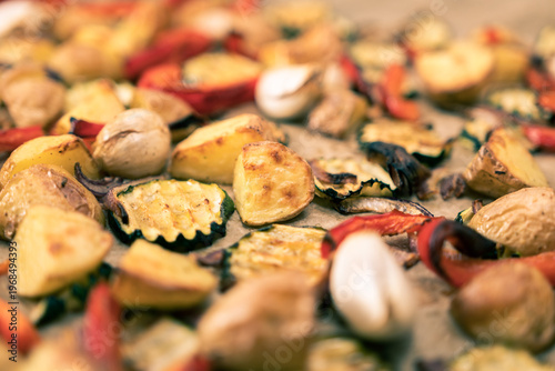 Frisches Ofengemüse - Peperoni und Zwiebeln mit Olivenoil