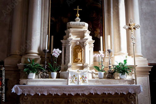 Obraz na płótnie altar of the church with plants and golden cross