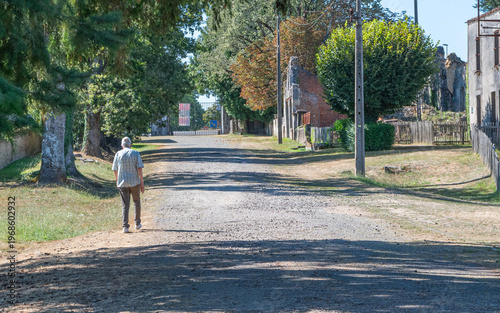Village en ruine de Oradour-sur-Glane dans le Limousin en France.	

