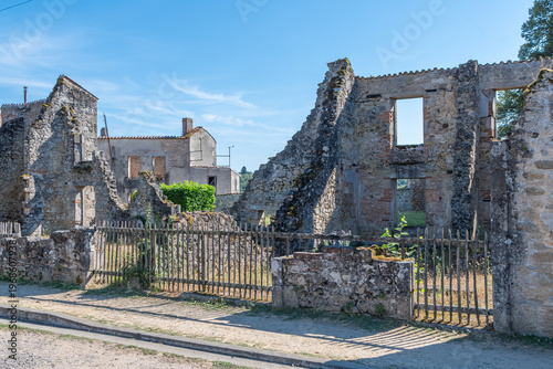 Village en ruine de Oradour-sur-Glane dans le Limousin en France.	
