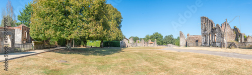 Village en ruine de Oradour-sur-Glane dans le Limousin en France.	
