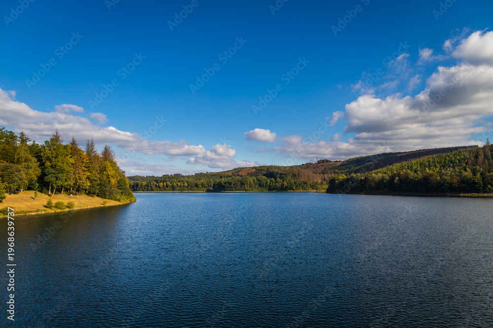 Obraz premium Herbst an der Versetalsperre