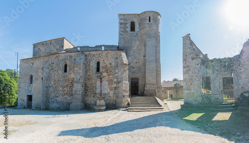 Village en ruine de Oradour-sur-Glane dans le Limousin en France.	
