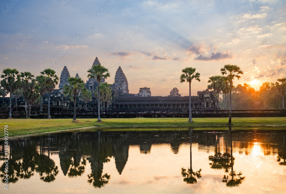 Fototapeta premium Sunrise over pond in front of Angkor Wat, Cambodia