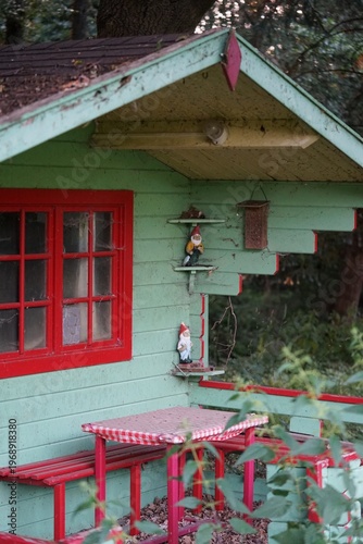 altes Gartenhaus, verwildert, Lost Place