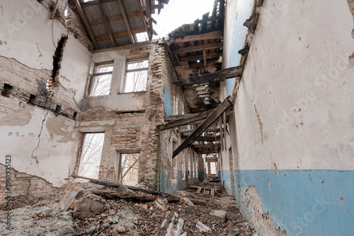 Foto Dilapidated Abandoned Building Interior With Collapsed Roof, Exposed Brick Walls