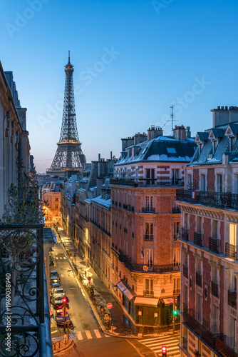 Romantic evening in Paris with view of the Eiffel Tower, Paris, France	