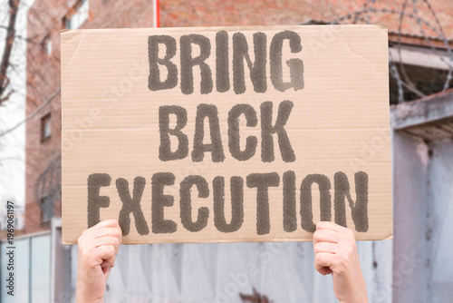 Bilde på lerret "Bring Back Execution" Some citizens argue bringing back execution would deter serious violent crime