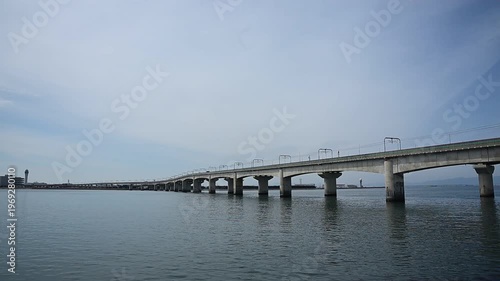 中部国際空港連絡鉄道橋の上で離合する名鉄電車（名鉄空港線 りんくう常滑 - 中部国際空港, 2026年3月）