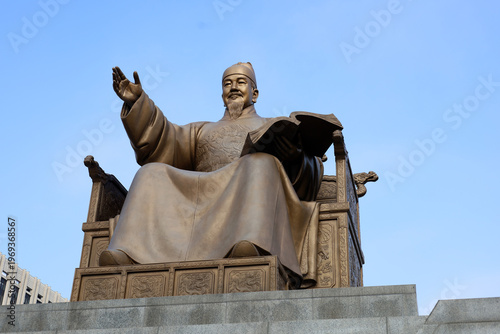 Obraz na plátně The golden statue of King Sejong the Great in Seoul.