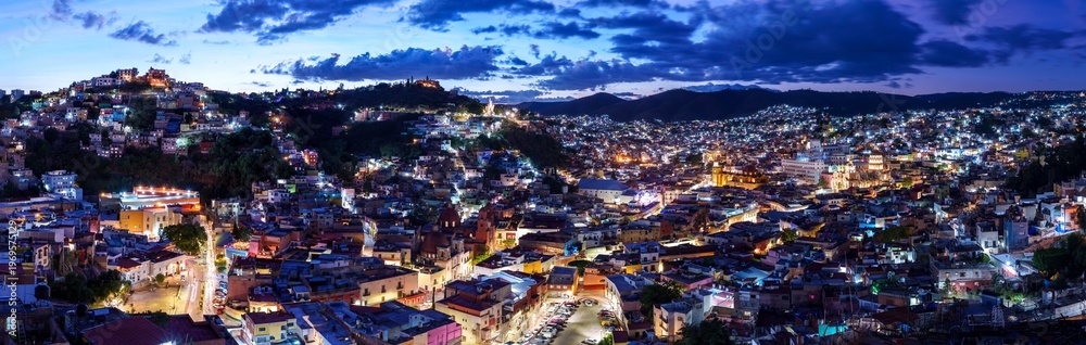 Fototapeta premium Panoramic view of the colorful cityscape of Guanajuato, Mexico at night