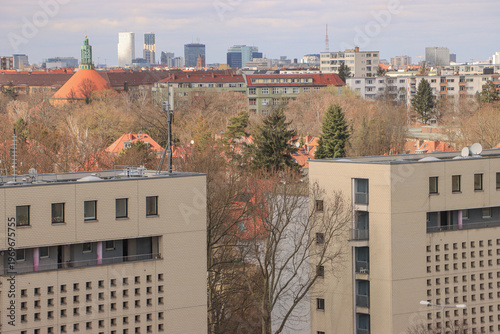 Berlin; Blick über den Tempelhofer Damm in Richtung City-West