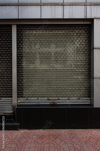 Closed Rolling Steel Shutter Door with Glass Window