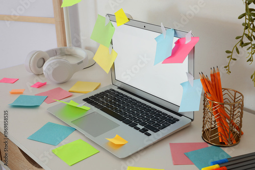 Blank laptop with sticky no...