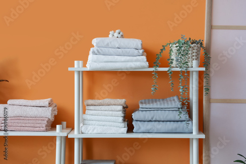 Shelf unit with stacked lin...