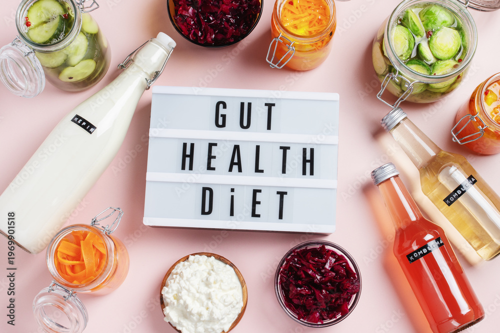 Obraz premium Flatlay of fermented foods and drinks, Gut Health Diet. Kombucha, kefir, pickled vegetables background