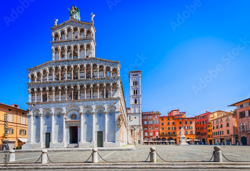 Fotografie Lucca, Tuscany, Italy. Chiesa di San Michele, sunny day.