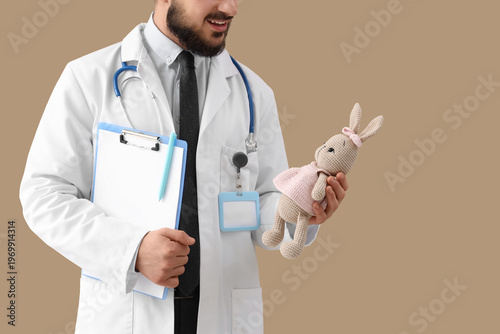 Male pediatrician with clip...