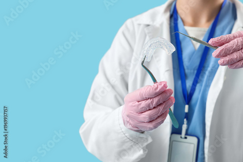 Female dentist with occlusa...