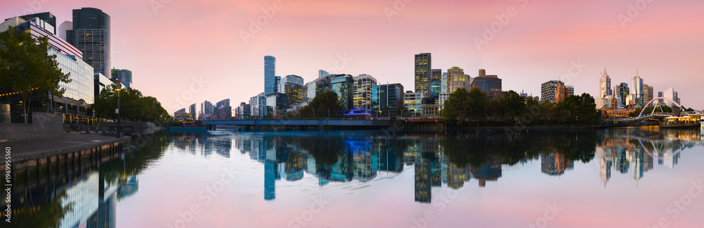 Fototapeta premium Melbourne city sunset skyline over the Yarra River Marina, Victoria, Australia