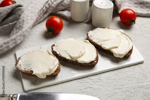 Board of tasty bruschetta w...