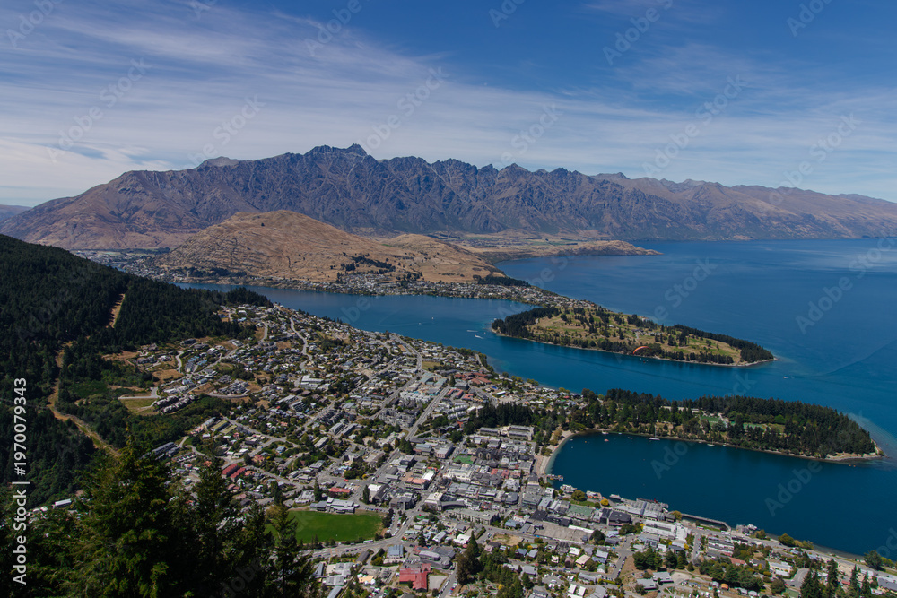 Obraz premium Panoramic Aerial View of Queenstown, New Zealand, with Lake Wakatipu and The Remarkables Mountains