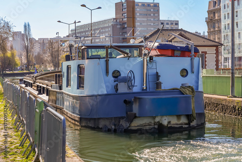 Konstfotografi Paris, France - 03 15 2026: Lock n°1 Canal St Denis