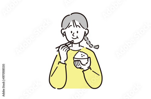 ご飯を食べているシニア女性