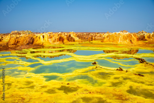 Foto Danakil Depression, a geological wonder in the Afar region where three tectonic plates meet, often called the Cradle of Humanity