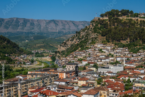 Canvas-taulu An expansive daytime panorama captures Berat city, the Osum River valley, and a historic castle crowning the hill in Berat, Albania